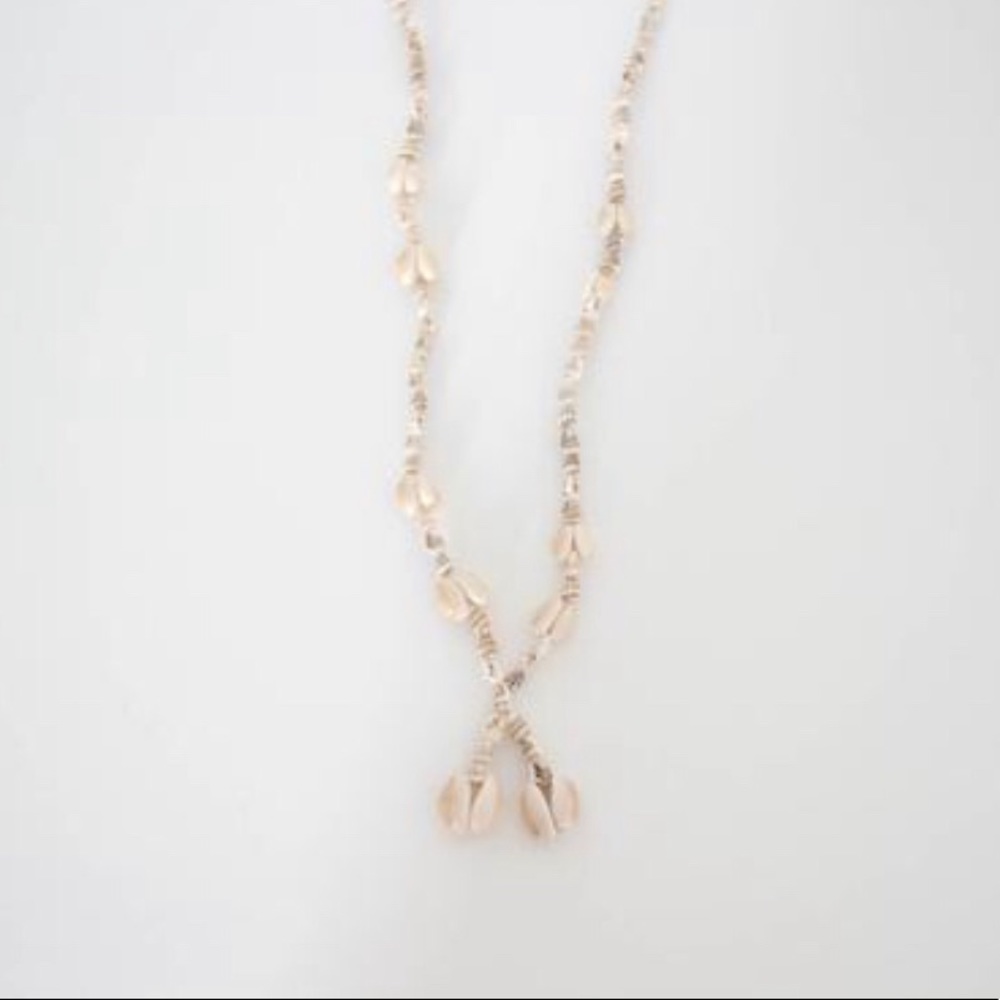 Vintage Shell Necklace - Picture 2 of 3